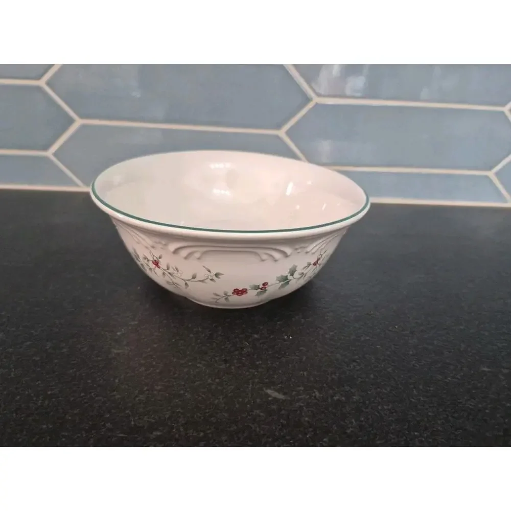 Vintage Pfaltzgraff Winter Berry Holiday Christmas Oval Serving Bowls Set Of 2